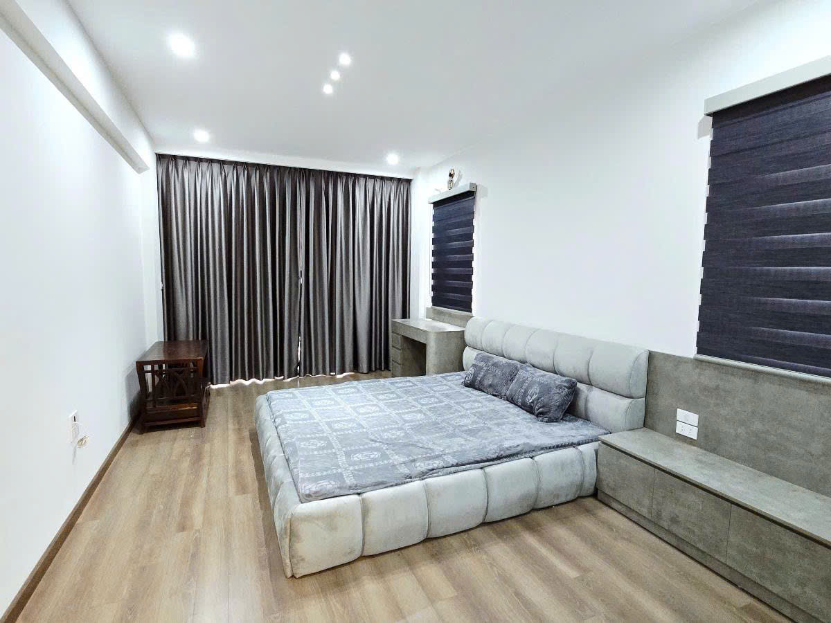 Bán nhà Cổ Linh 47m 6 tầng thang máy lô góc 2 mặt ngõ gara ô tô giá 12.8 tỷ