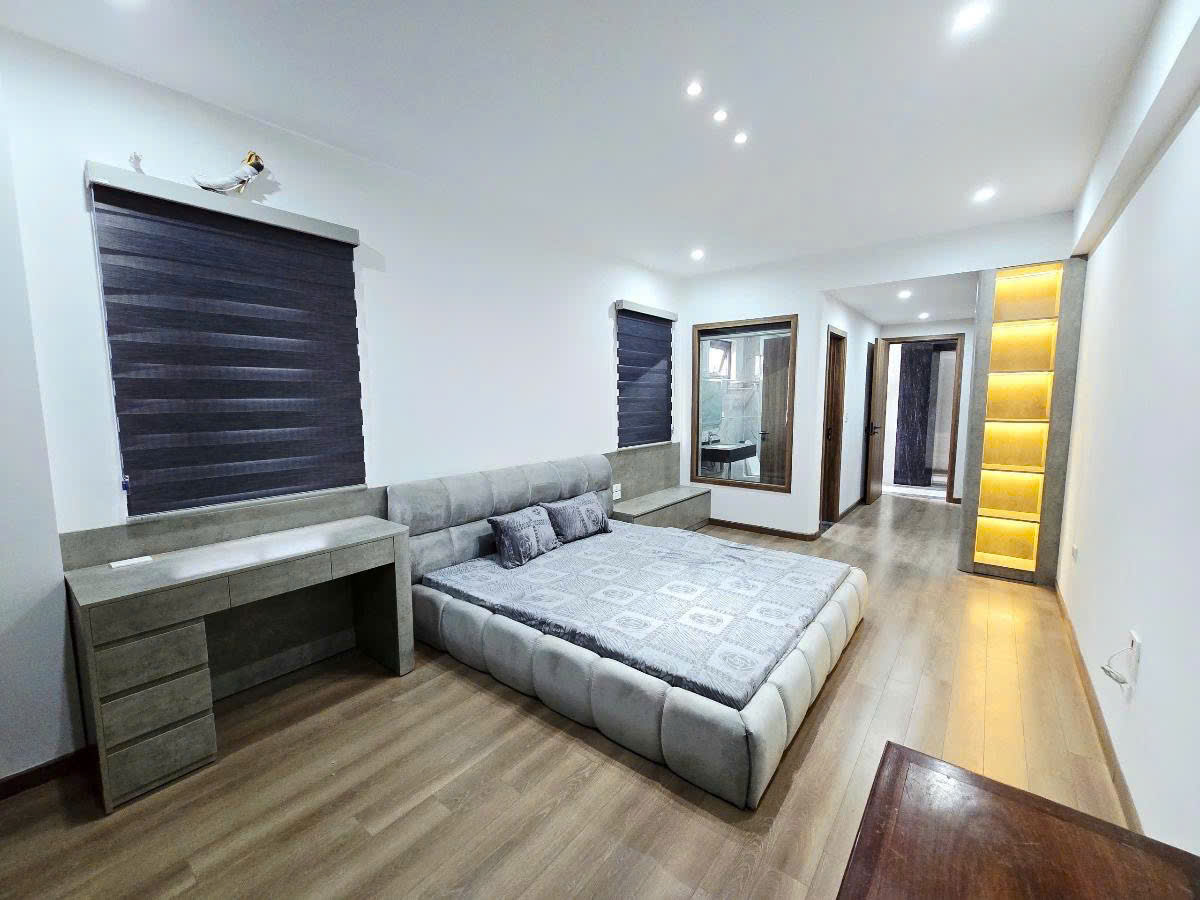 Bán nhà Cổ Linh 47m 6 tầng thang máy lô góc 2 mặt ngõ gara ô tô giá 12.8 tỷ