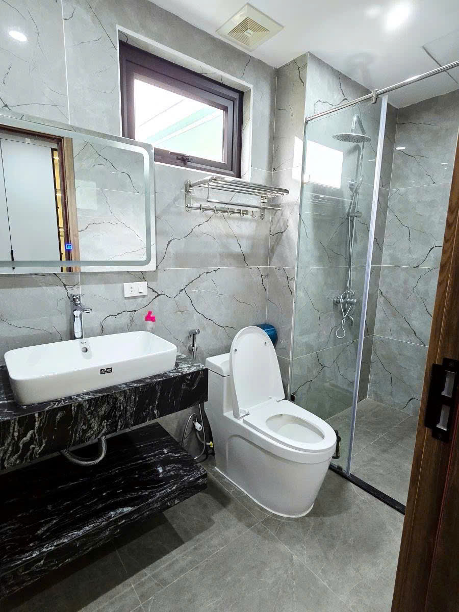 Bán nhà Cổ Linh 47m 6 tầng thang máy lô góc 2 mặt ngõ gara ô tô giá 12.8 tỷ