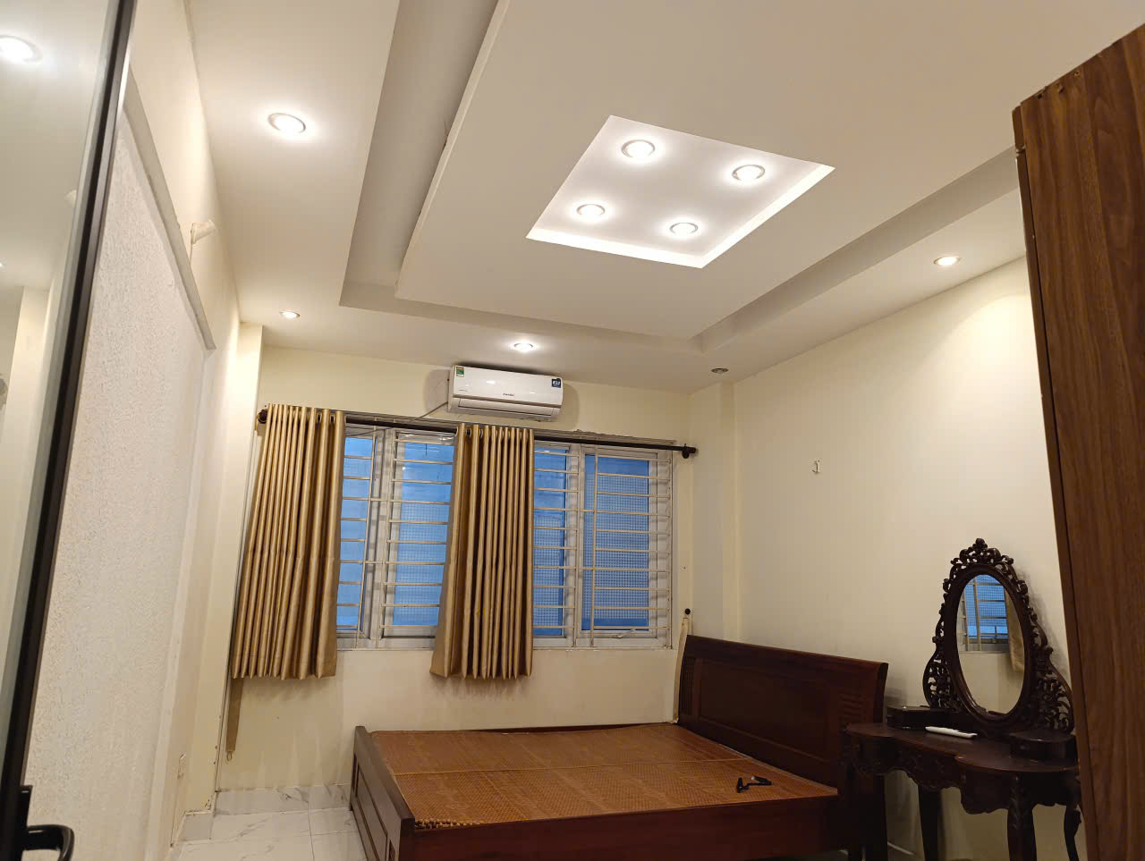 NHÀ ĐẸP CẦU GIẤY – VỊ TRÍ SIÊU ĐẸP – XÂY CỰC CHẮC CHẮN- Võ Chí Công 31 m, 5 tầng, mt 3.5m, 7.5 tỷ