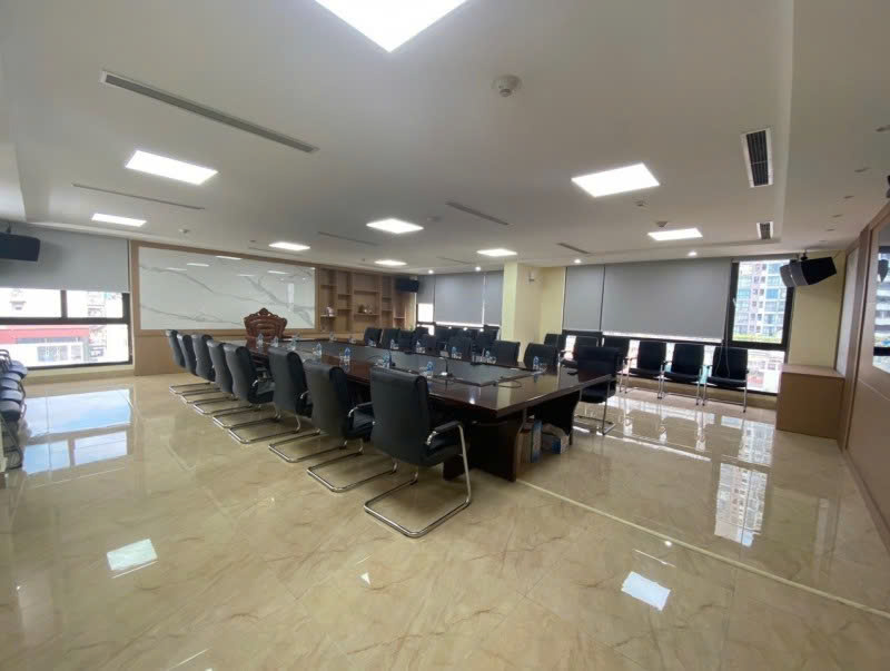 Bán nhà mặt phố vỉa hè đá bóng Phố Hoàng Quốc Việt, Cầu Giấy 84m 7 tầng MT 6m 46.9 tỷ
