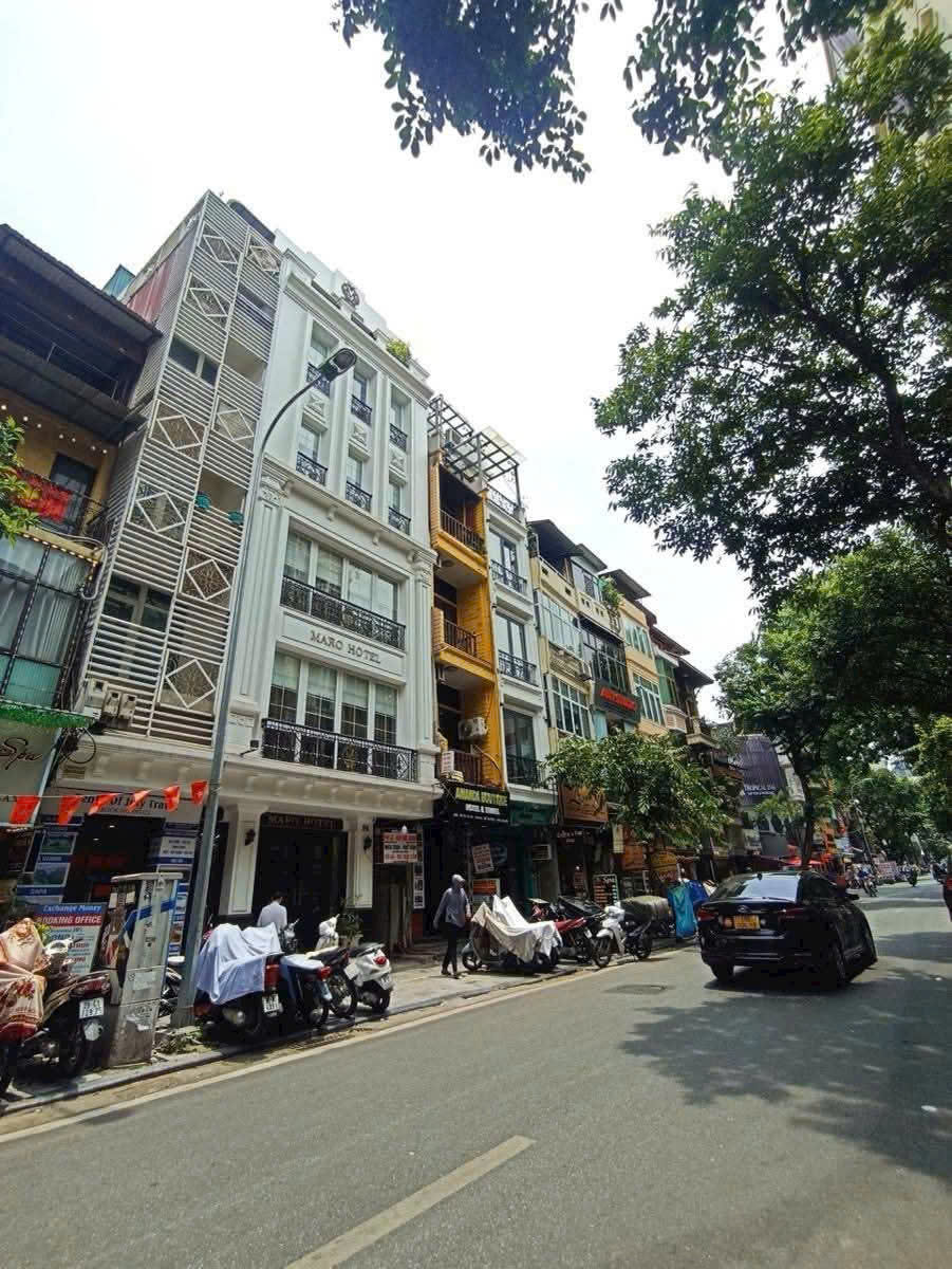 SIÊU PHẨM MẶT PHỐ CẦU GỖ VIEW MẶT HỒ HOÀN KIẾM DUY NHẤT MỘT CĂN DIỆN TÍCH RỘNG SỔ VUÔNG FULL THỔ CƯ .