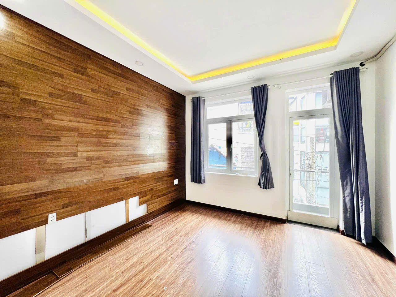 HẺM XE TẢI – PHẠM VĂN ĐỒNG , BÌNH THẠNH , XE HƠI NGỦ TRONG NHÀ-NHÀ MỚI 5 TẦNG 8.5 TỶ