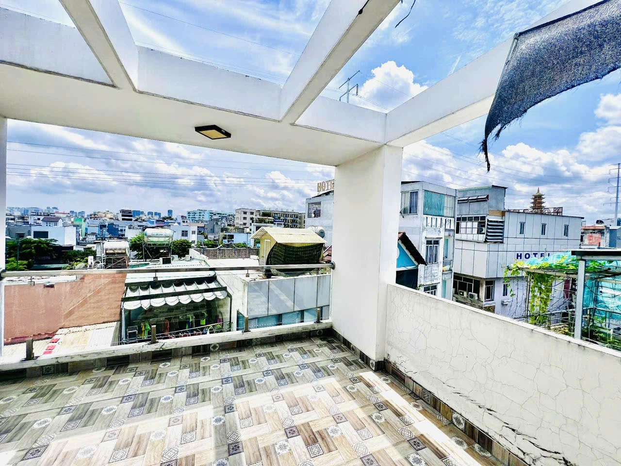 HẺM XE TẢI – PHẠM VĂN ĐỒNG , BÌNH THẠNH , XE HƠI NGỦ TRONG NHÀ-NHÀ MỚI 5 TẦNG 8.5 TỶ
