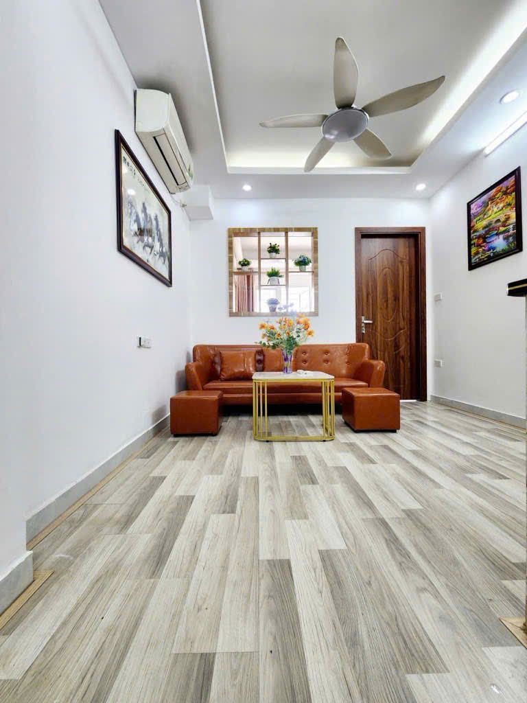 Hiếm Căn chung cư Xuân La 52m, tầng 1, 2 ngủ, thang máy, full nội thất!