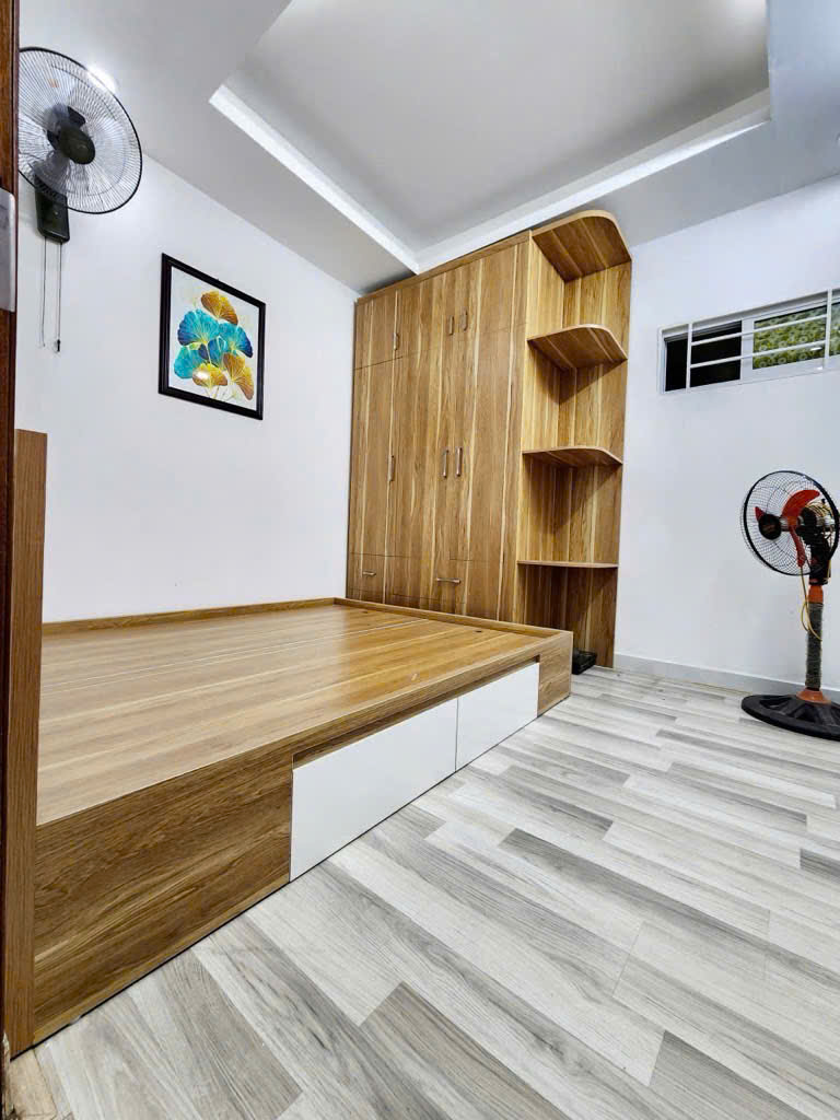Hiếm Căn chung cư Xuân La 52m, tầng 1, 2 ngủ, thang máy, full nội thất!