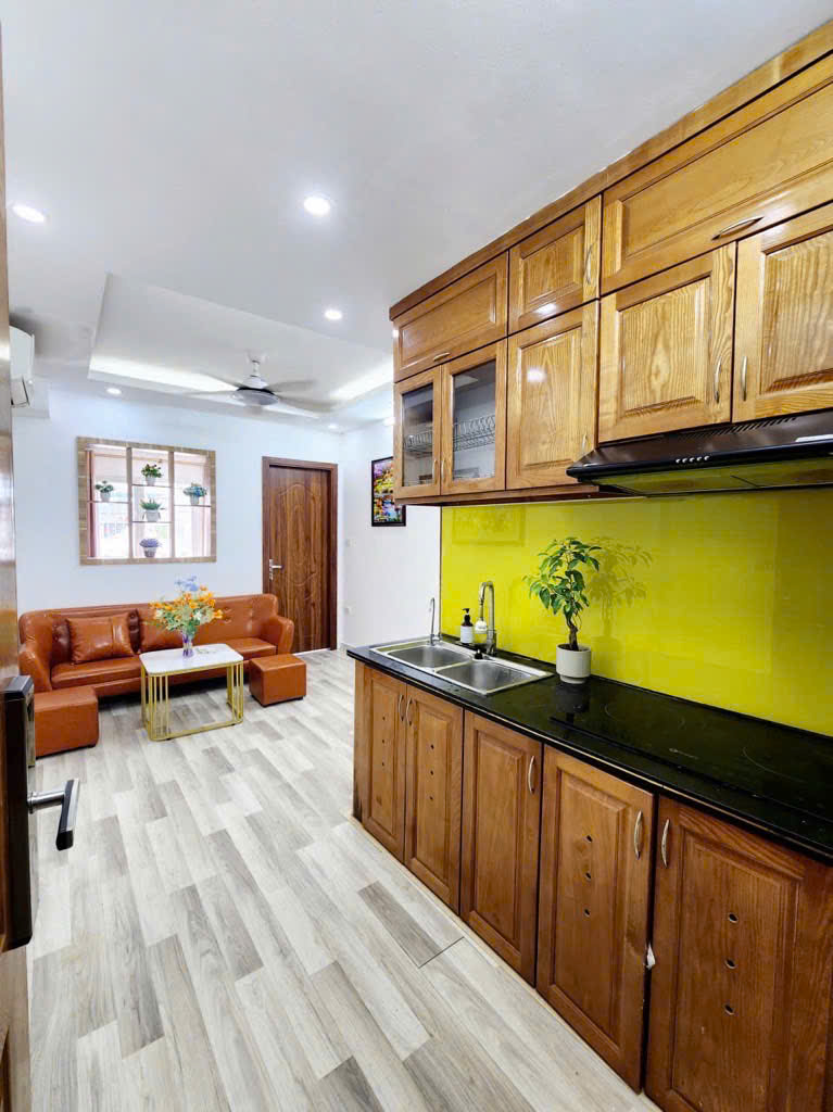 Hiếm Căn chung cư Xuân La 52m, tầng 1, 2 ngủ, thang máy, full nội thất!