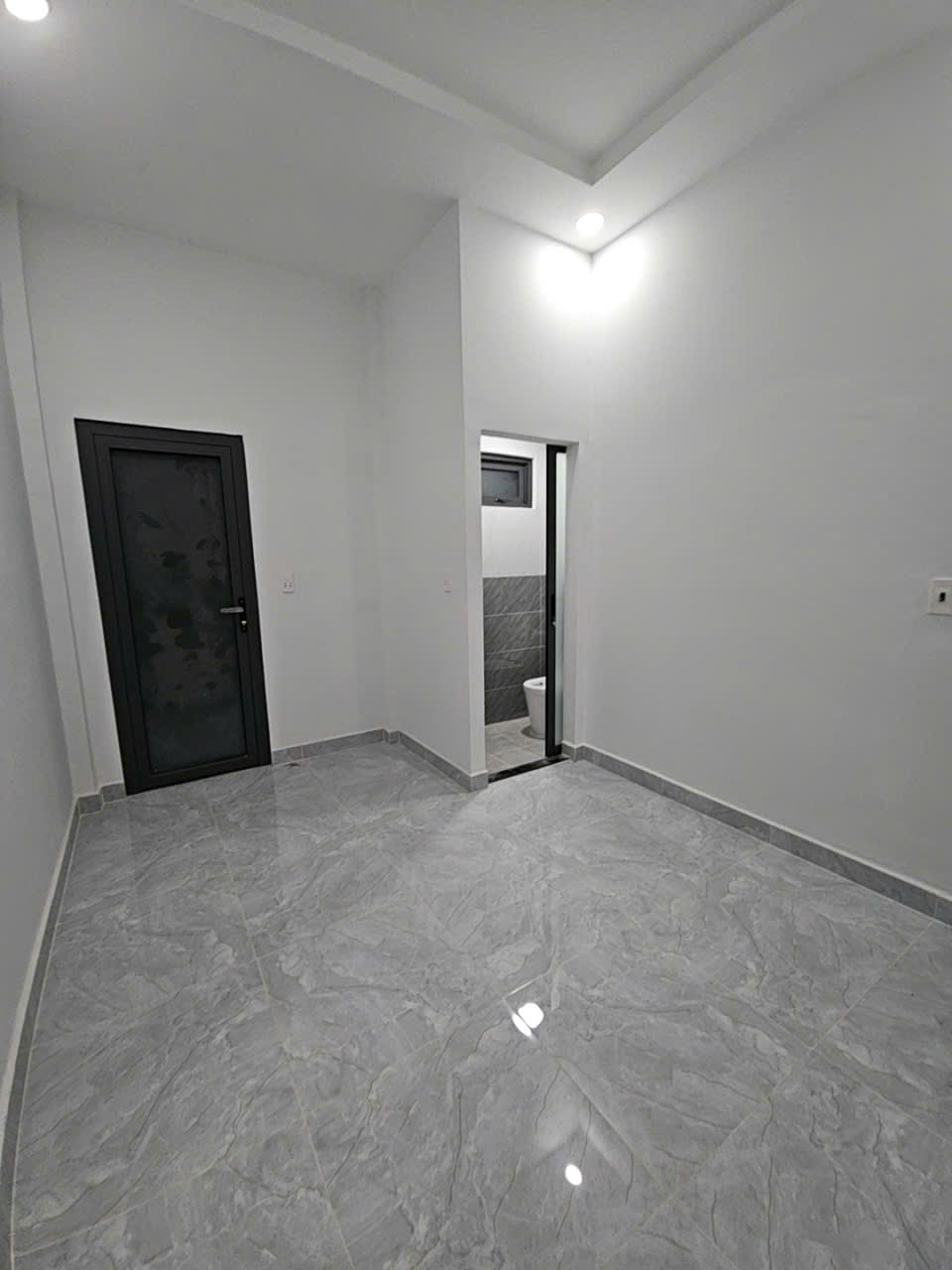 NGAY SÁT MẶT TIỀN CHỢ TÂN QUY Q7 BÁN 1 LÚC 3 CĂN NHÀ TỔNG DIỆN TÍCH NGANG 11.5 DÀI 7.5 M CÓ 6 TỶ
