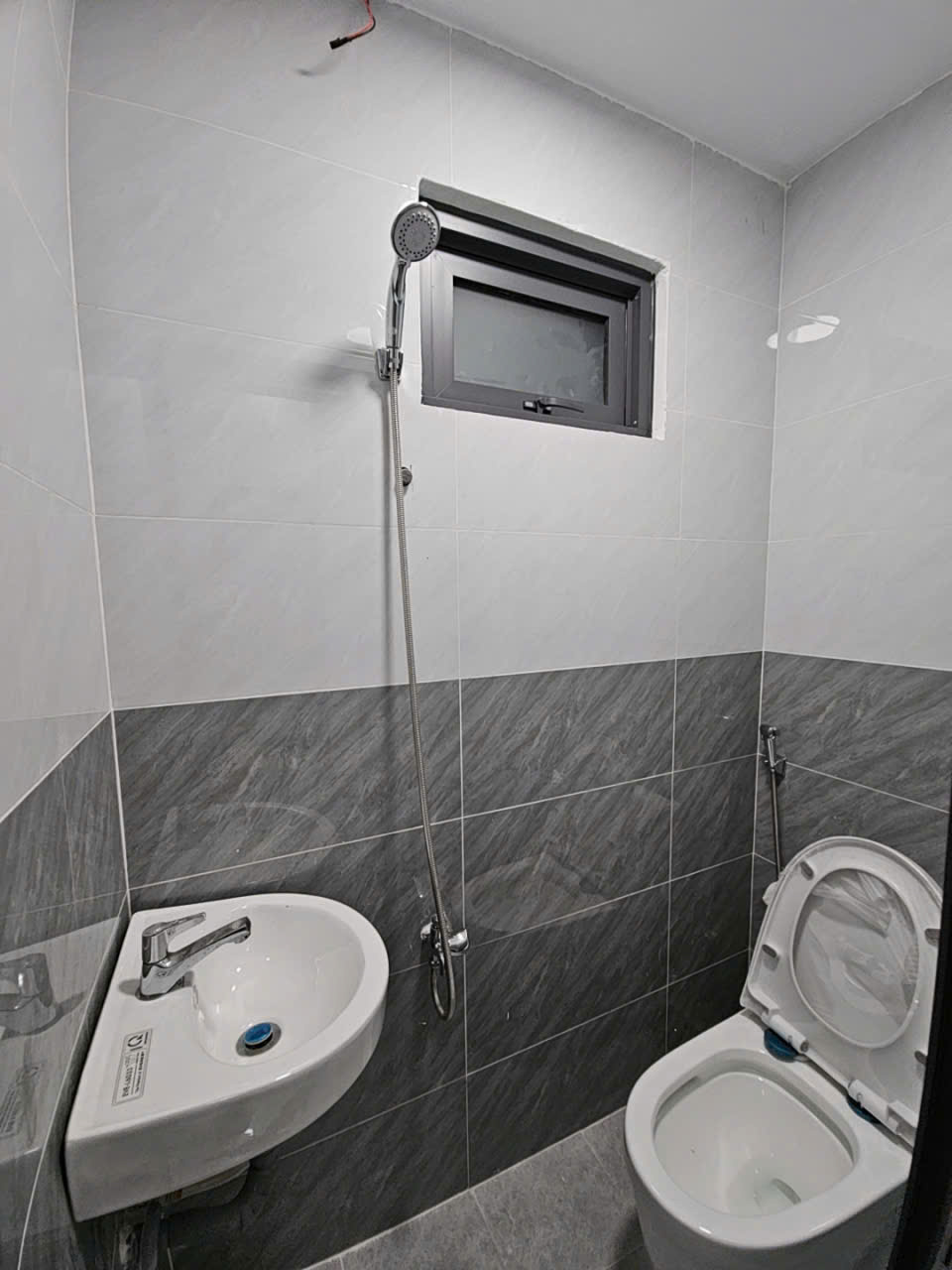 NGAY SÁT MẶT TIỀN CHỢ TÂN QUY Q7 BÁN 1 LÚC 3 CĂN NHÀ TỔNG DIỆN TÍCH NGANG 11.5 DÀI 7.5 M CÓ 6 TỶ