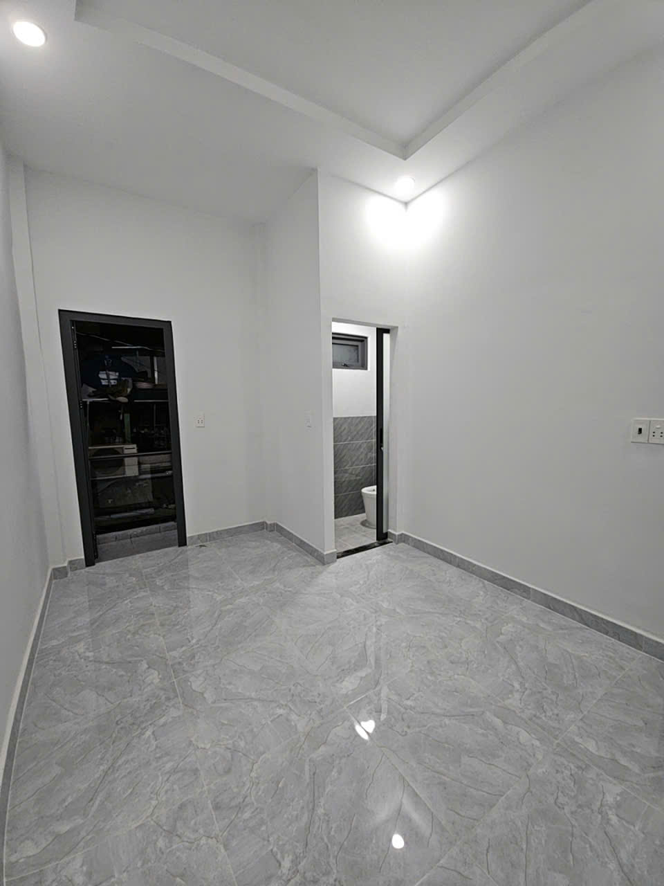 NGAY SÁT MẶT TIỀN CHỢ TÂN QUY Q7 BÁN 1 LÚC 3 CĂN NHÀ TỔNG DIỆN TÍCH NGANG 11.5 DÀI 7.5 M CÓ 6 TỶ