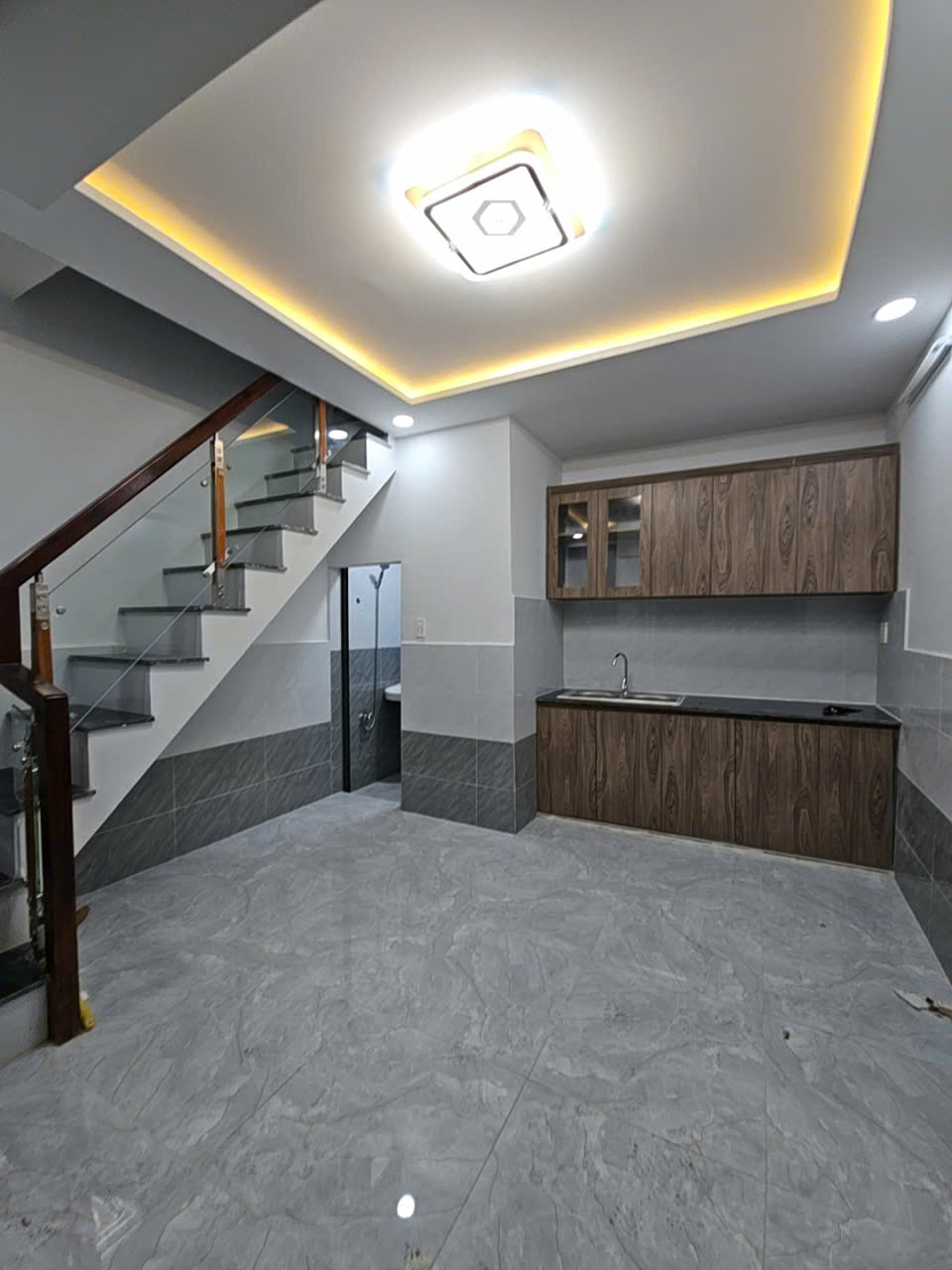 NGAY SÁT MẶT TIỀN CHỢ TÂN QUY Q7 BÁN 1 LÚC 3 CĂN NHÀ TỔNG DIỆN TÍCH NGANG 11.5 DÀI 7.5 M CÓ 6 TỶ
