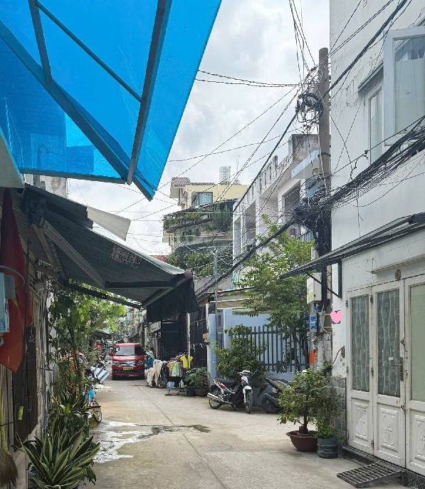 Bán nhà 3 tầng, 2PN-2WC, Hẻm xe hơi, ngay Bình Long, Lê Thúc Hoạch, chỉ hơn 1 tỷ
