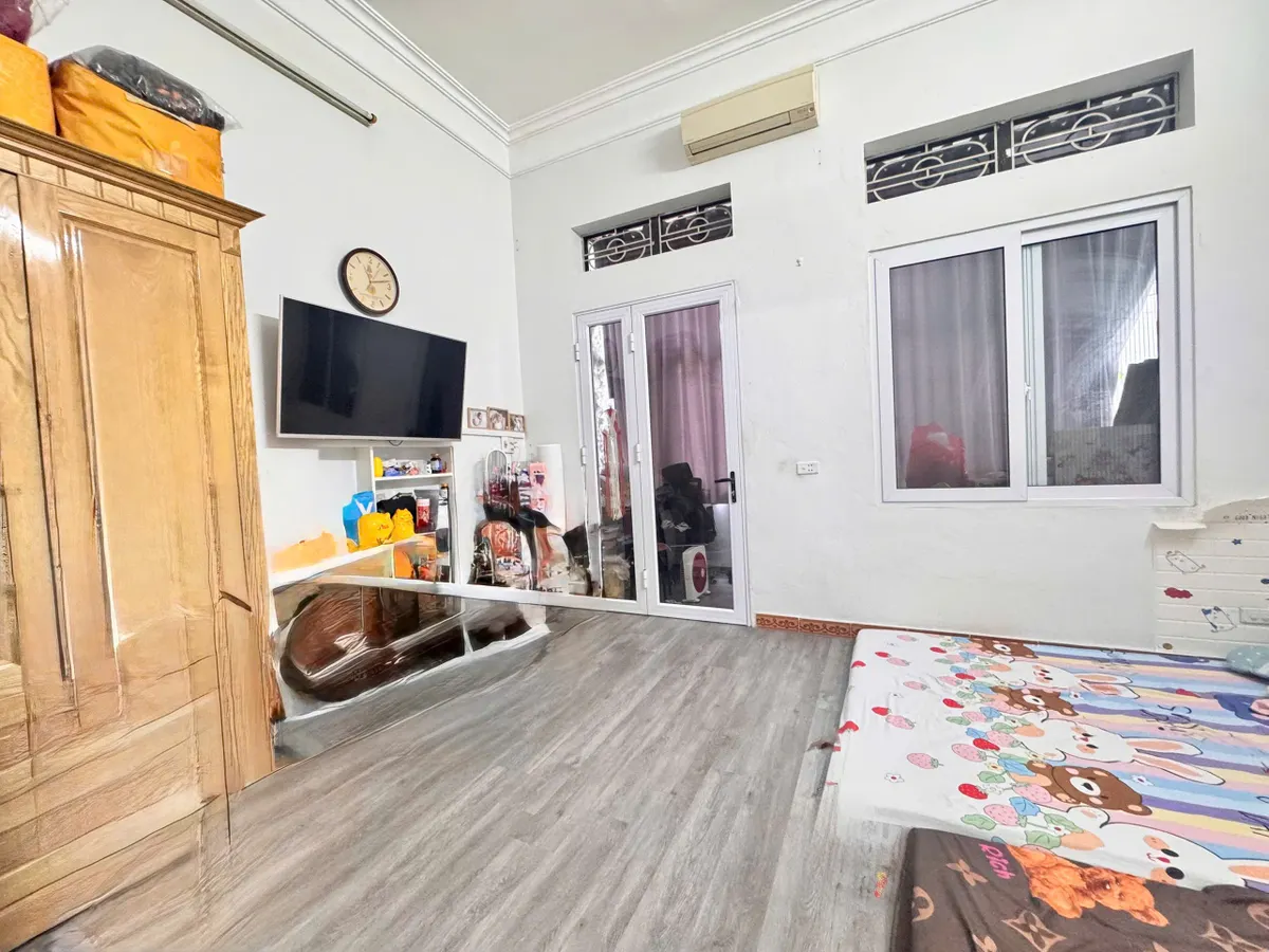 BÁN NHÀ RIÊNG Phố Nguyễn Văn Cừ 56m2 X 5 Tầng MT4m,9.5 Tỷ Long Biên.