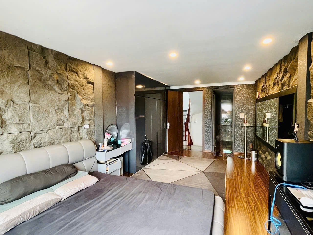 BÁN NHÀ GIANG BIÊN – VIỆT HƯNG – 6 TẦNG MỚI – Ô TÔ ĐỖ CỔNG – CÁCH PHỐ 10M – 7 TỶ 900