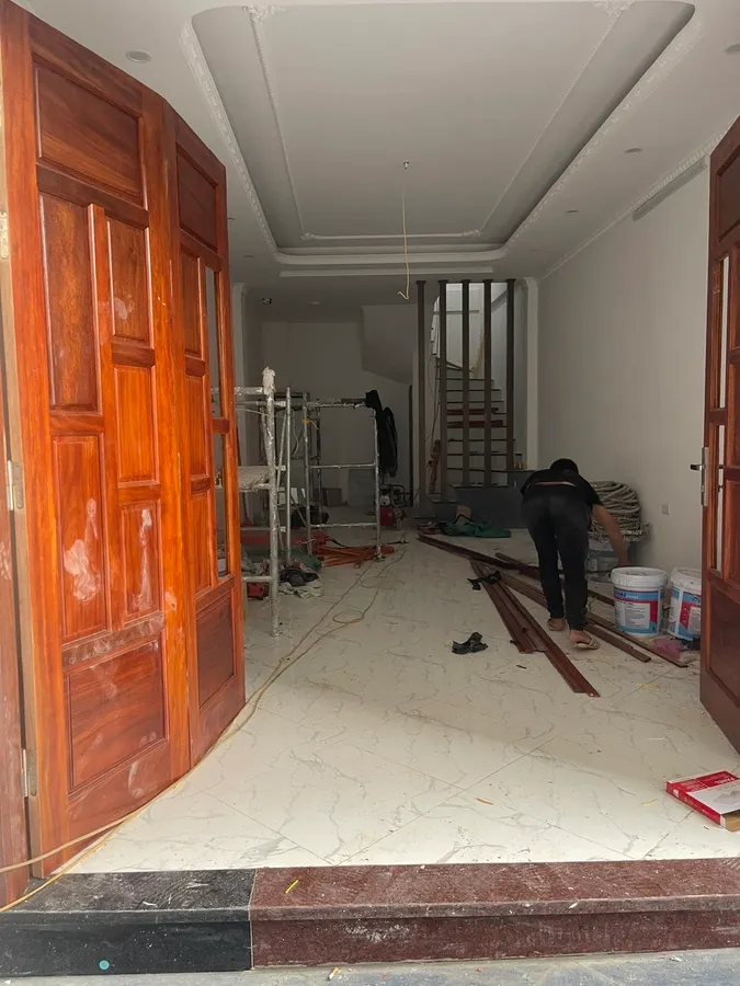 NHÀ MỚI ĐẸP Ở LUÔN Phố Nguyễn Văn Linh 42m2 X 5 Tầng mặt tiền 3.8m, 6.88 tỷ Long Biên.