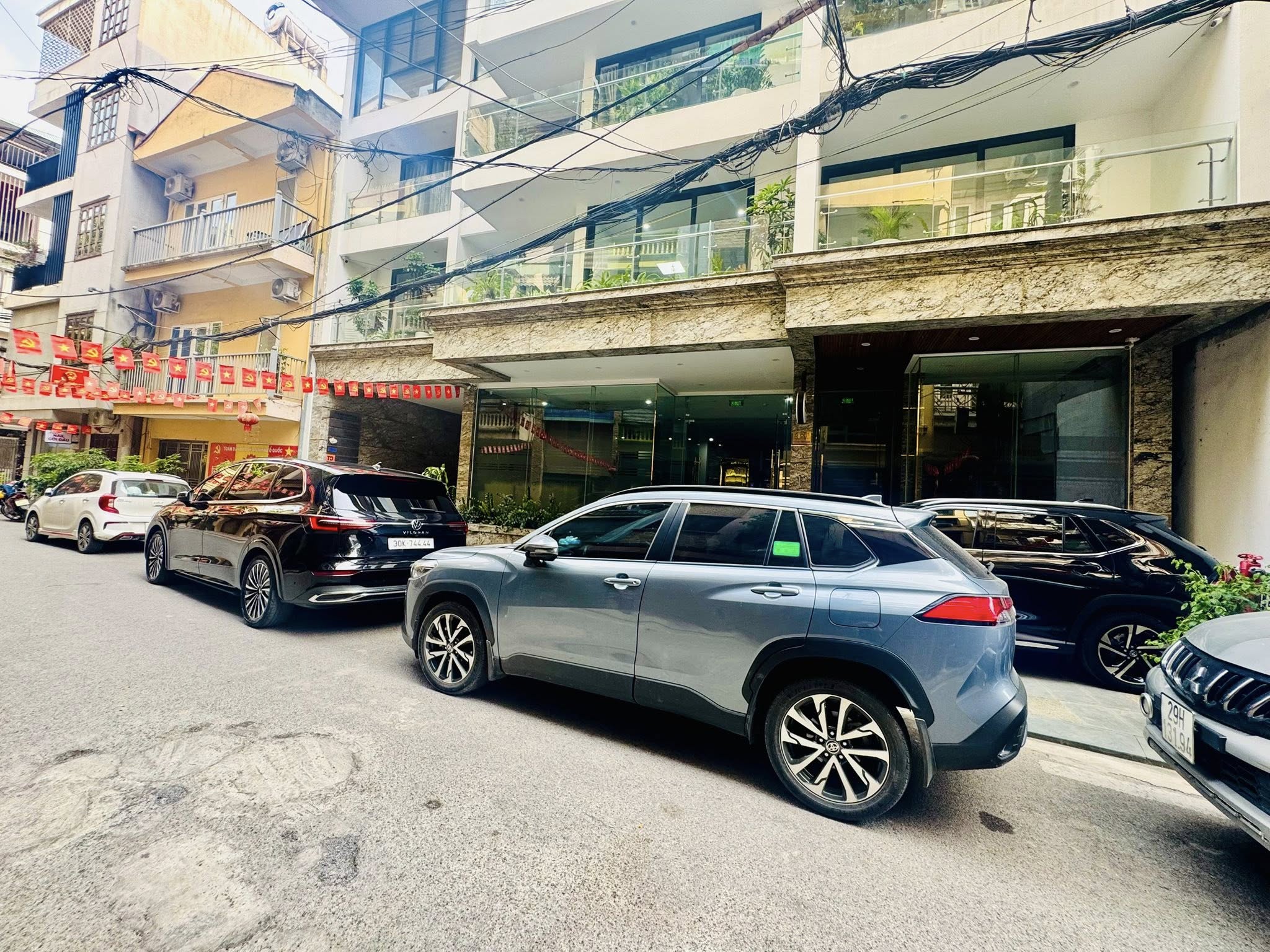 Bán Tòa Building Lạc Long Quân, Tây Hồ 288m/ 8Tầng (2 Thang máy), MT 16m 125 Tỷ