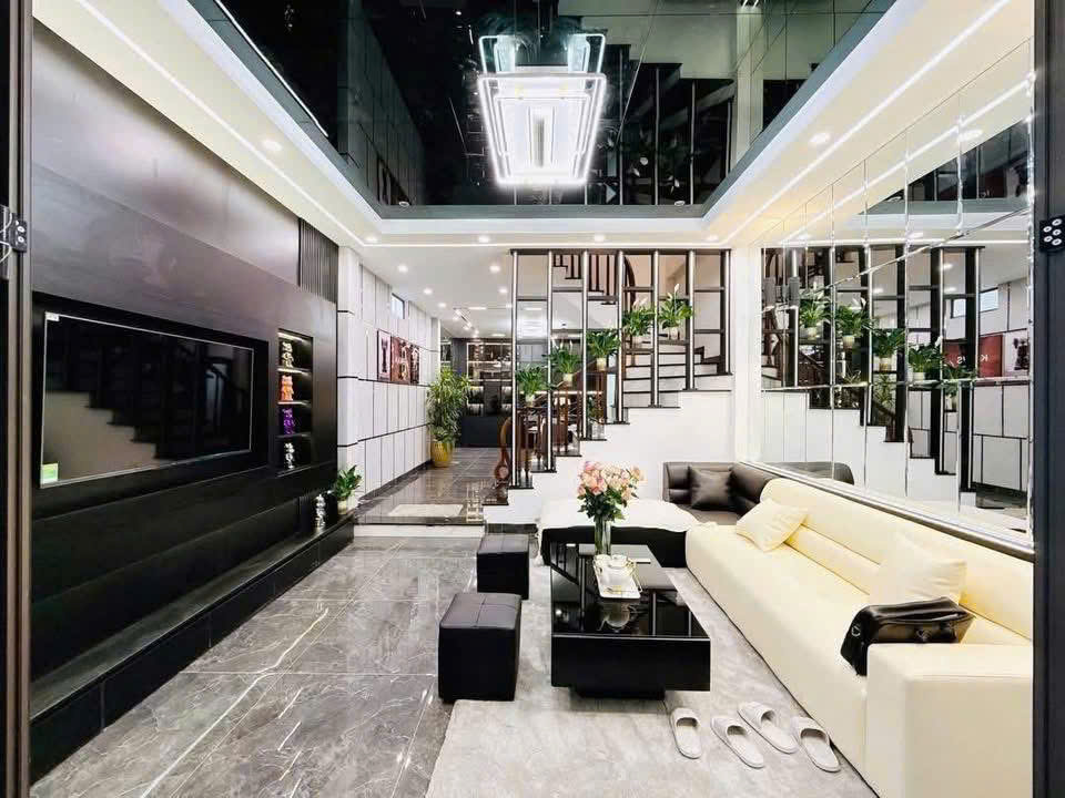 HOT !!! SỞ HỮU NGAY CĂN NHÀ ĐẸP – GIÁ TỐT – Vị Trí Đắc Địa Tại Đại La, Quận Hai Bà Trưng