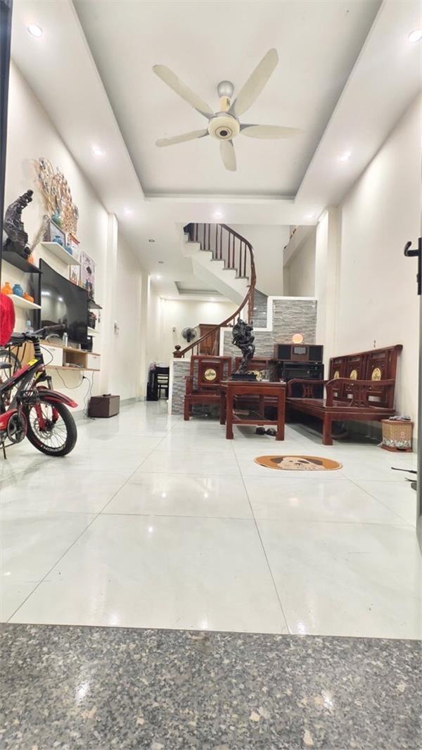 Bán nhà 38m2, 5 tầng, Văn Tiến Dũng, ô tô đỗ cửa