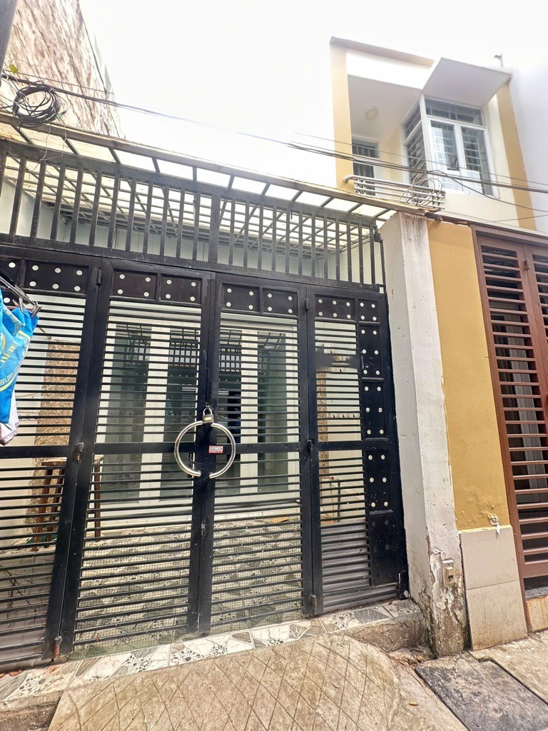 Hẻm 803 Huỳnh Tấn Phát, Q.7 – 50m2 chỉ 3ty5 nhà C4 sổ riêng