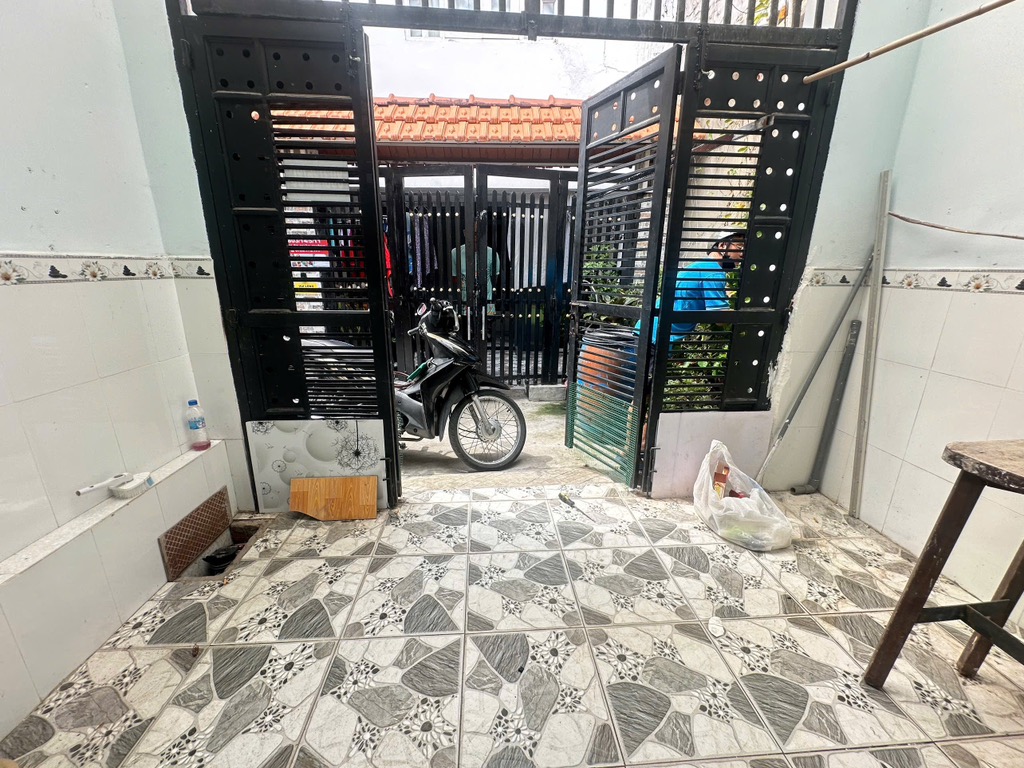 Hẻm 803 Huỳnh Tấn Phát, Q.7 – 50m2 chỉ 3ty5 nhà C4 sổ riêng