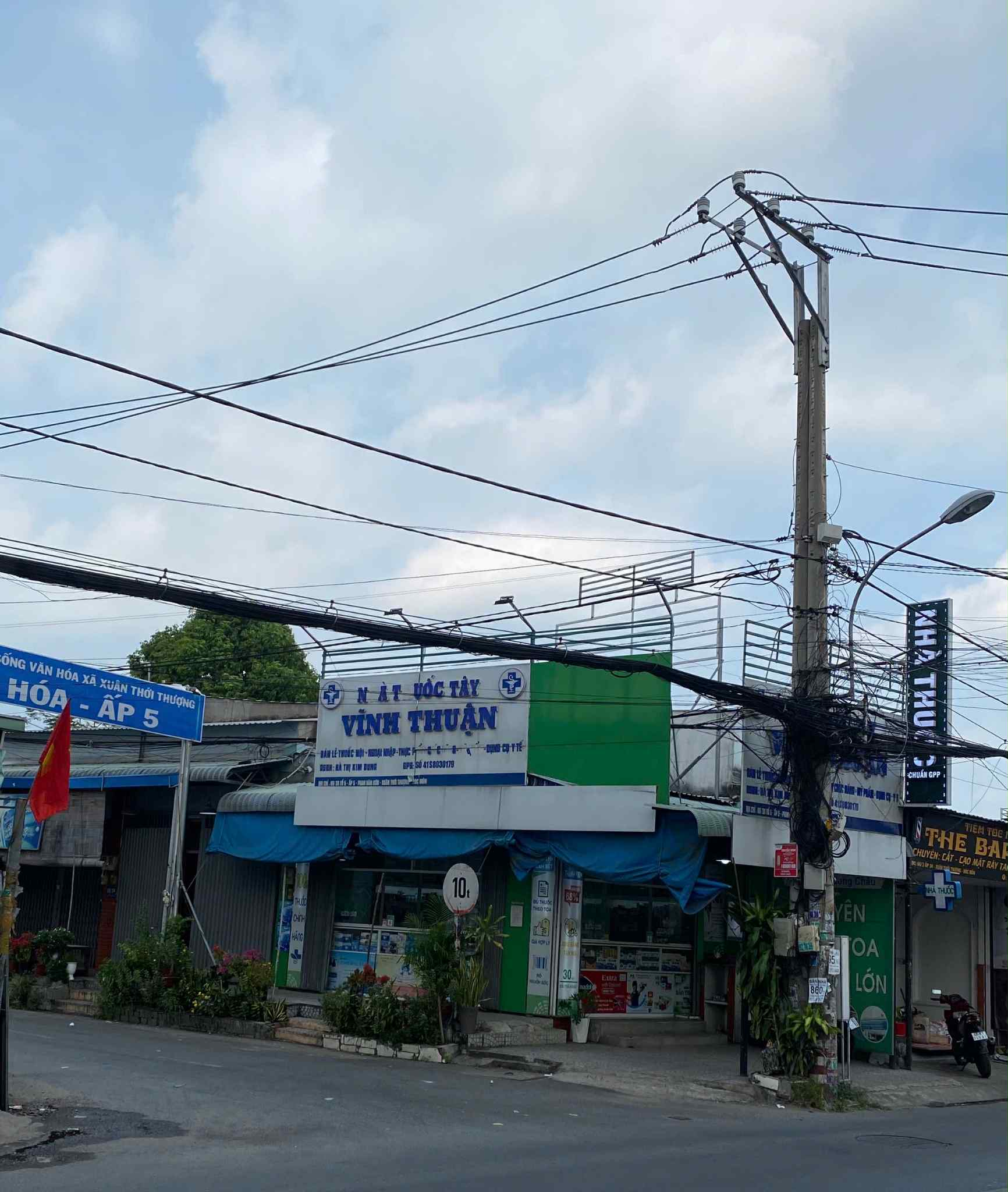 SANG NHÀ THUỐC HÓC MÔN – GÓC NGÃ 3 PHAN VĂN HỚN
