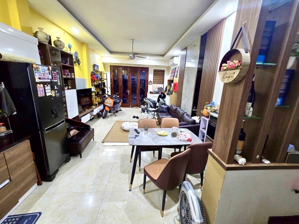 NHÀ ĐẸP Ở NGAY – NGÕ THÔNG – VÀI BƯỚC RA MẶT PHỐ – TRƯỚC NHÀ RỘNG 3M_5 TẦNG – 45M2 – 13 TỶ.