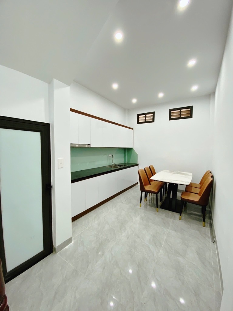 Bán nhà Định Công Thượng, gần phố, 2 thoáng trước sau, 34m2, 6.9 tỷ(CTL)