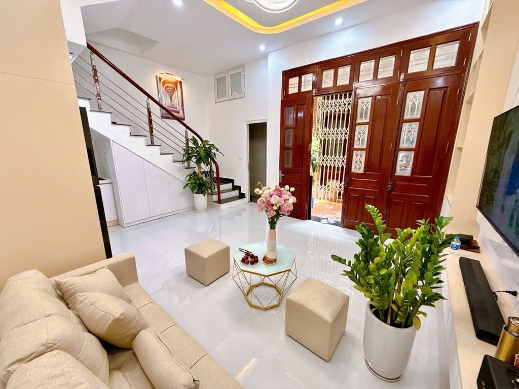 NHÀ ĐẸP – GIÁ TỐT – VỊ TRÍ ĐẮC ĐỊA Tại TRUNG TÂM ĐỐNG ĐA, NGÃ 4 SỞ, HÀ NỘI