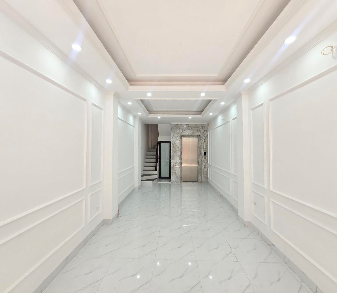 Bán nhà Kim Giang, Hoàng Mai, 6 tầng thang máy, ô tô qua nhà, 40m2, 10.5 tỷ(CTL)