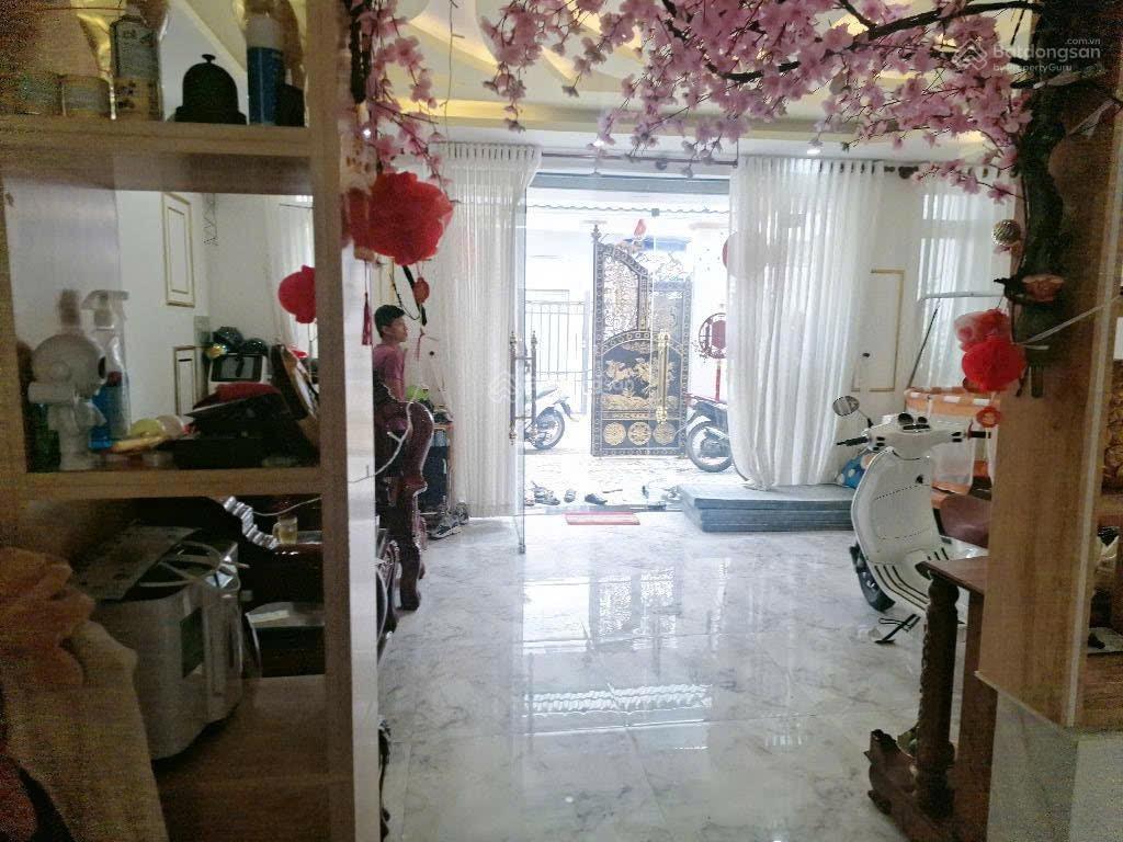 Chính chủ bán nhà 3 tầng kiên cố, rộng rãi – vị trí đẹp đường Huỳnh Tấn Phát, Quận 7