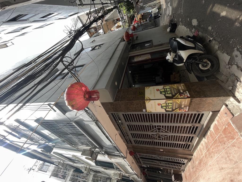 Bán nhà Hoàng Quốc Việt 36m2, 5 tầng, ngõ rộng, giá 5,75 tỷ