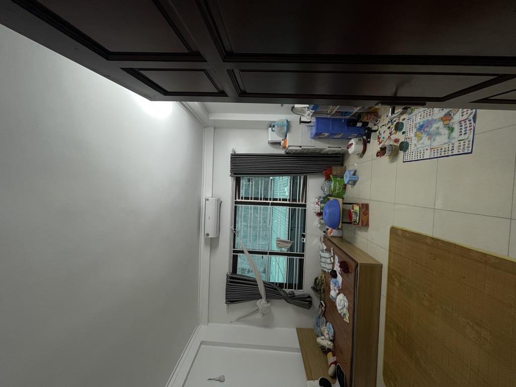 Bán nhà Hoàng Quốc Việt 36m2, 5 tầng, ngõ rộng, giá 5,75 tỷ