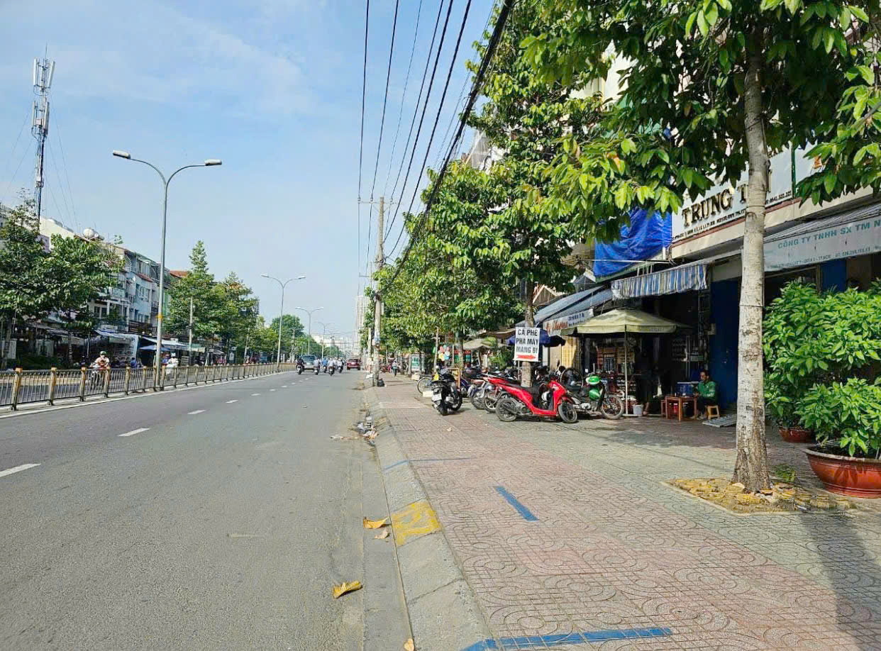 Cần Bán Gấp nhà mới mặt tiền 874D Tạ Quang Bửu, Phường 5, Quận 8