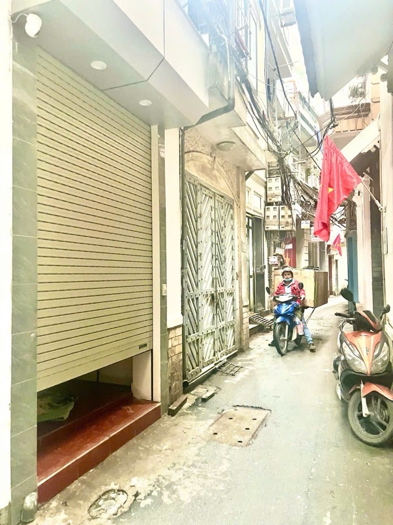 Bán nhà Trường Chinh 5 tầng long lanh, trung tâm, siêu tiện ích, sổ vuông