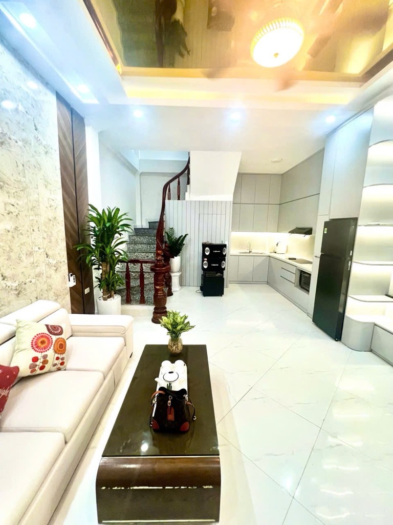 Bán nhà Trường Chinh 5 tầng long lanh, trung tâm, siêu tiện ích, sổ vuông