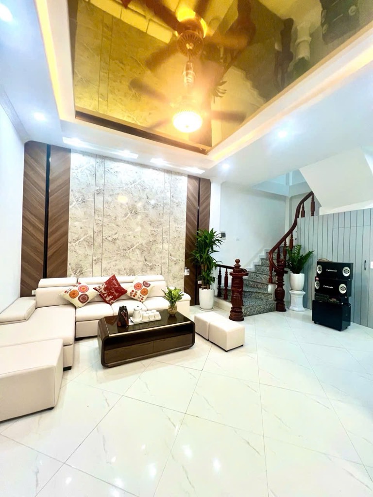 Bán nhà Trường Chinh 5 tầng long lanh, trung tâm, siêu tiện ích, sổ vuông