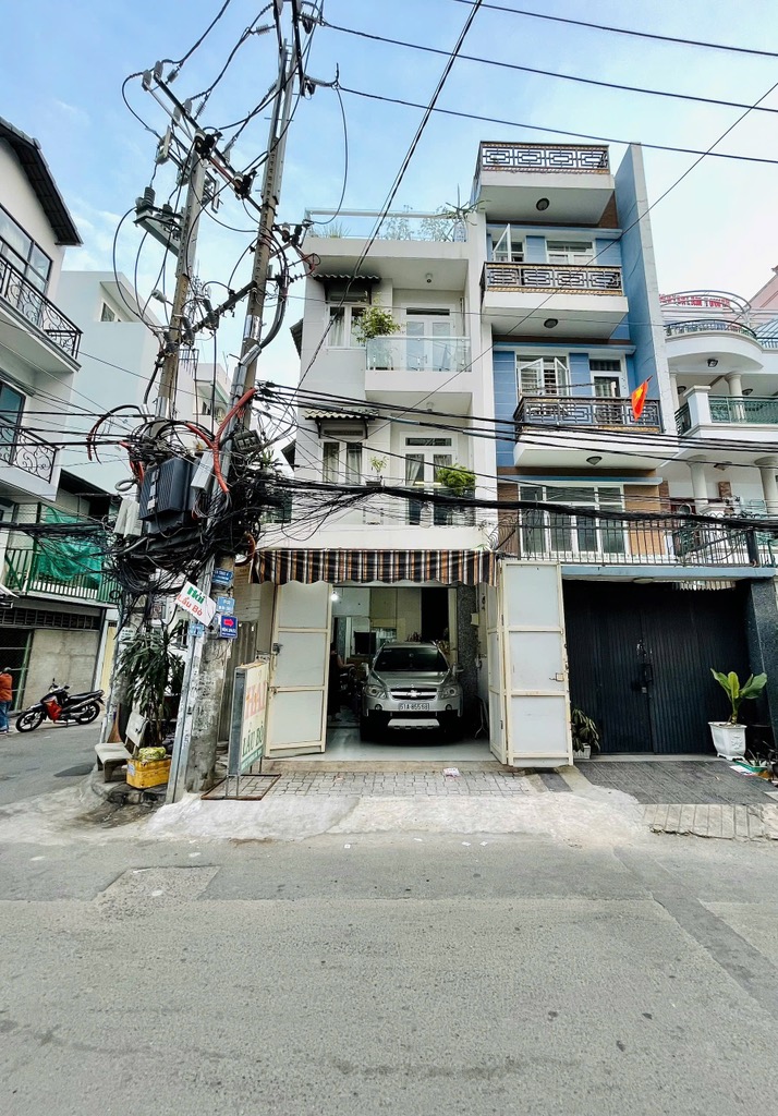GIÁP QUẬN 1 – LÔ GÓC SIÊU THOÁNG – HẺM XE TẢI – OTO VÀO NHÀ
