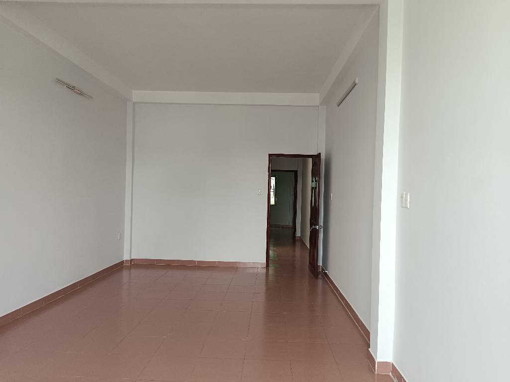 Bán nhà mặt tiền 5 tầng Tạ Quang Bửu, 4×20, rẻ hơn 2 tỷ so với nhà kế bên- Lh 0931172218