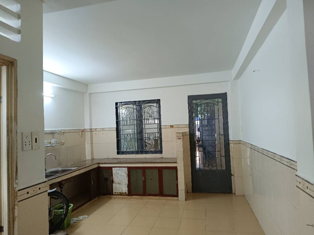 Bán nhà mặt tiền 5 tầng Tạ Quang Bửu, 4×20, rẻ hơn 2 tỷ so với nhà kế bên- Lh 0931172218