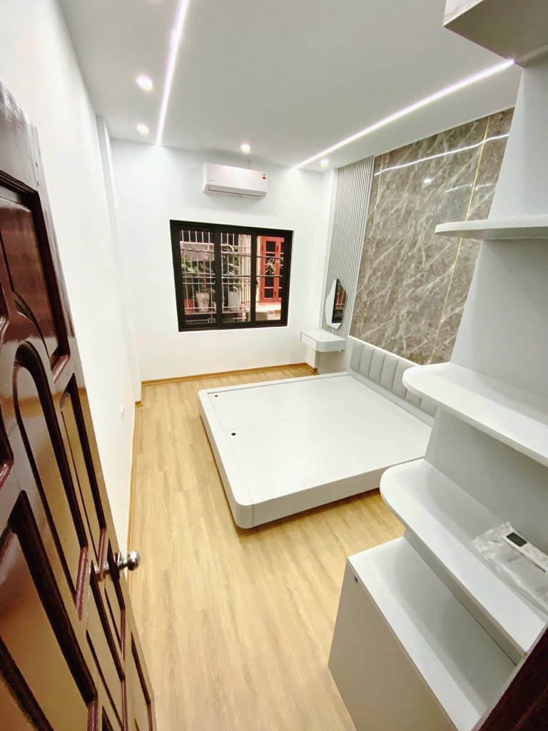 Bán nhà Định Công Thượng, gần phố, 2 thoáng trước sau, 34m2, 6.9 tỷ(CTL)