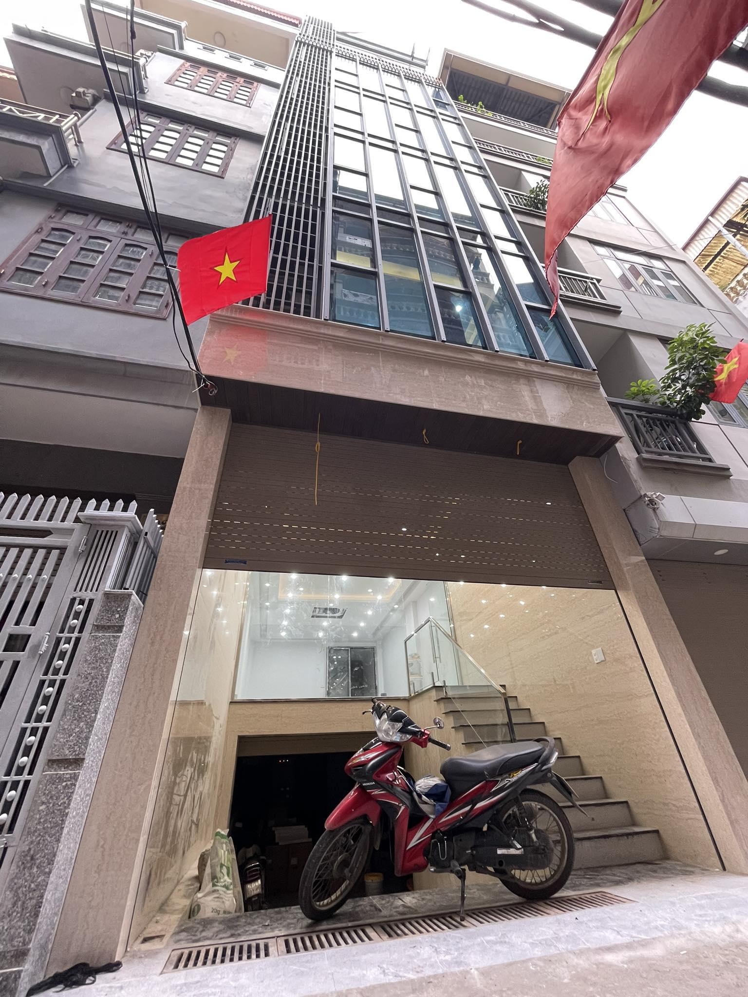 Bán Tòa Building Phố Vũ Phạm Hàm (Nguyễn Khang) 75m/9T Thang máy, MT 4.5m 34.8 Tỷ