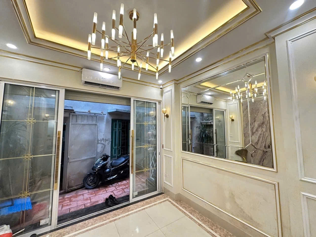Nhà đẹp Mỹ Đình 30m2 5 tầng full NT đẹp giá chỉ nhỉnh 6 tỷ