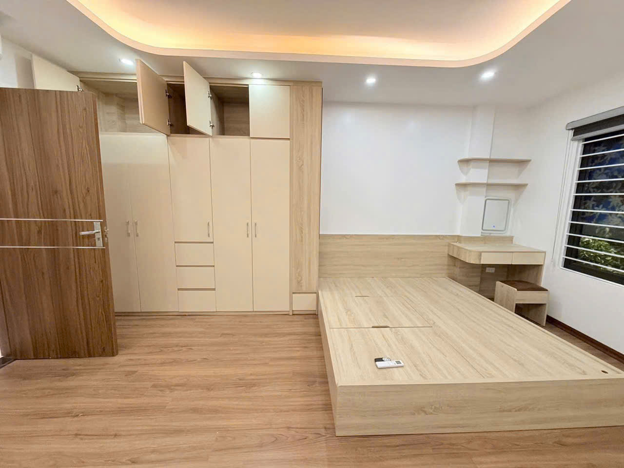 CHÍNH CHỦ CẦN BÁN NHANH CĂN NHÀ ĐẸP – GIÁ TỐT- VỊ TRÍ ĐẮC ĐỊA TẠI ĐÔNG DƯ – Ở NGAY, FULL NỘI THẤT