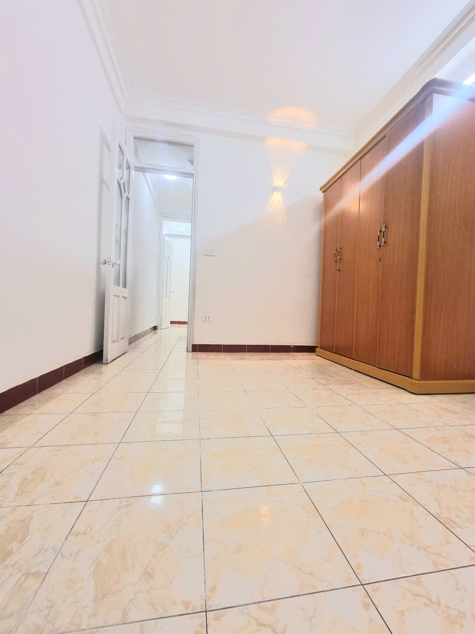 Phân lô quân đội, 3 bước ra hồ tây 32m 5 tầng phố Thuỵ Khuê giá đẹp