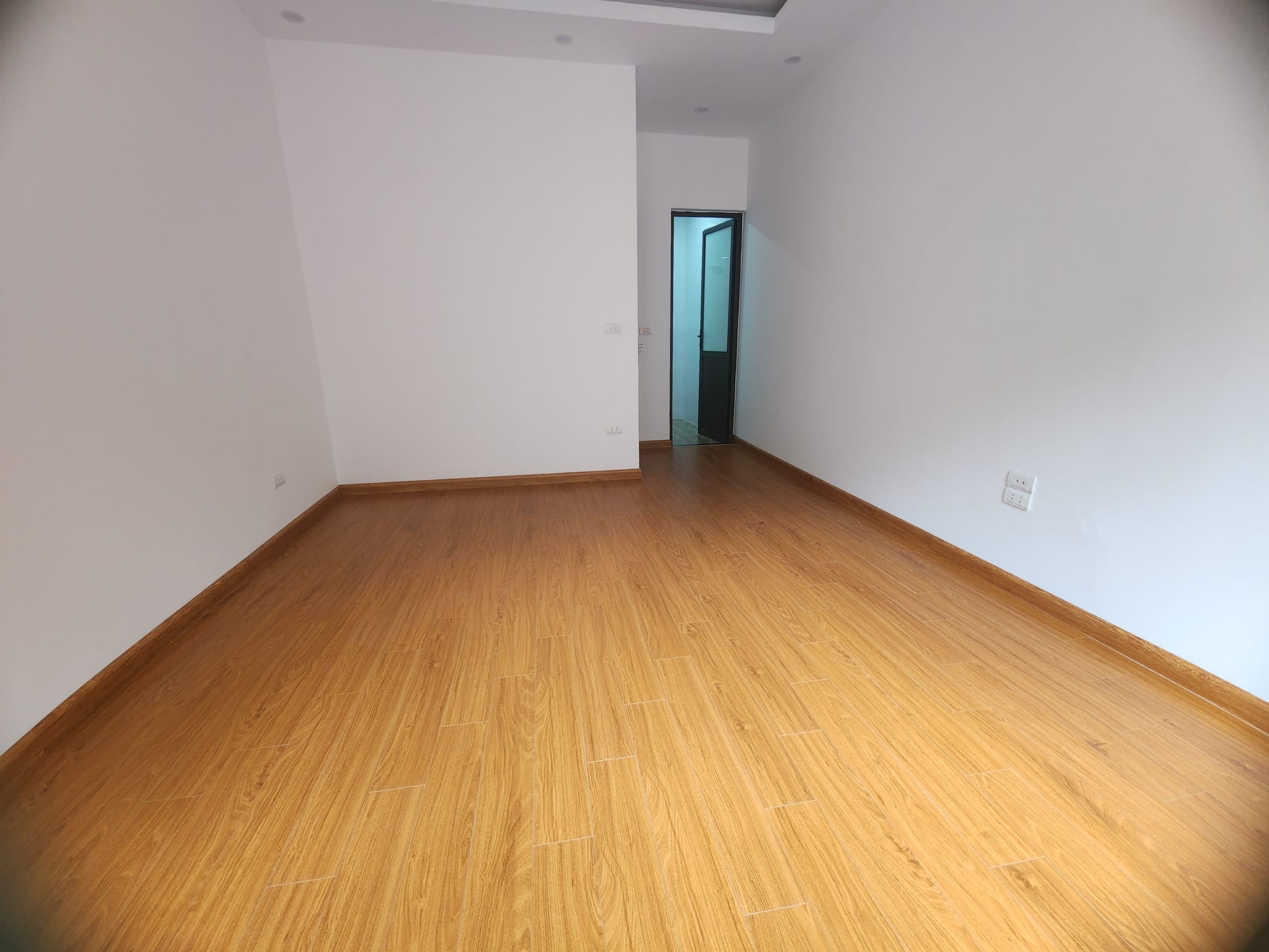 Siêu phẩm Liên Mạc nhà 5 tầng mới kính kong xách vali ở luôn Ô TÔ đỗ cửa