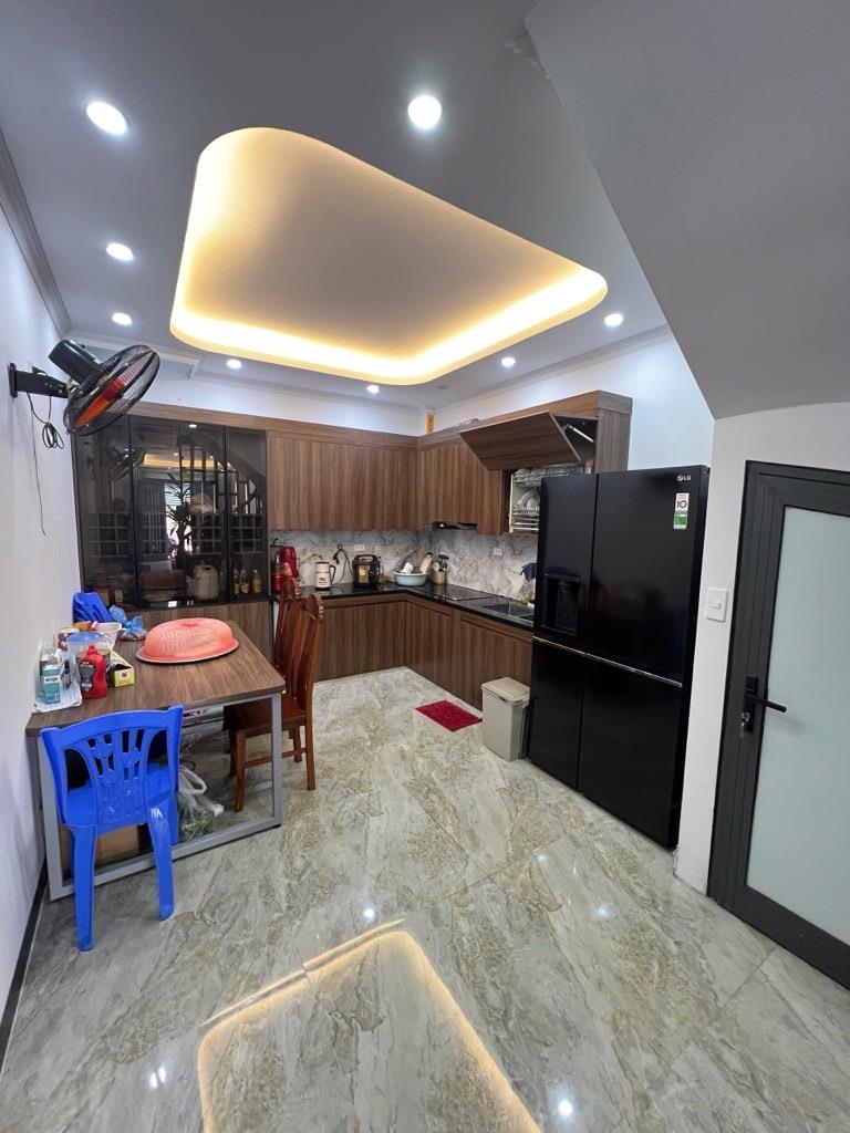 Chính chủ bán nhà 39m2, 5 tầng, tại Thụy Phương, ô tô đỗ ngày đêm