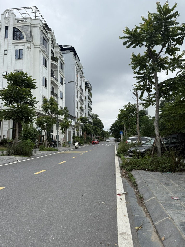 Bán đất Ngọc Thuỵ 66m lô góc, oto tránh thông giá hơn 16 tỷ còn tl. LH 0936123469