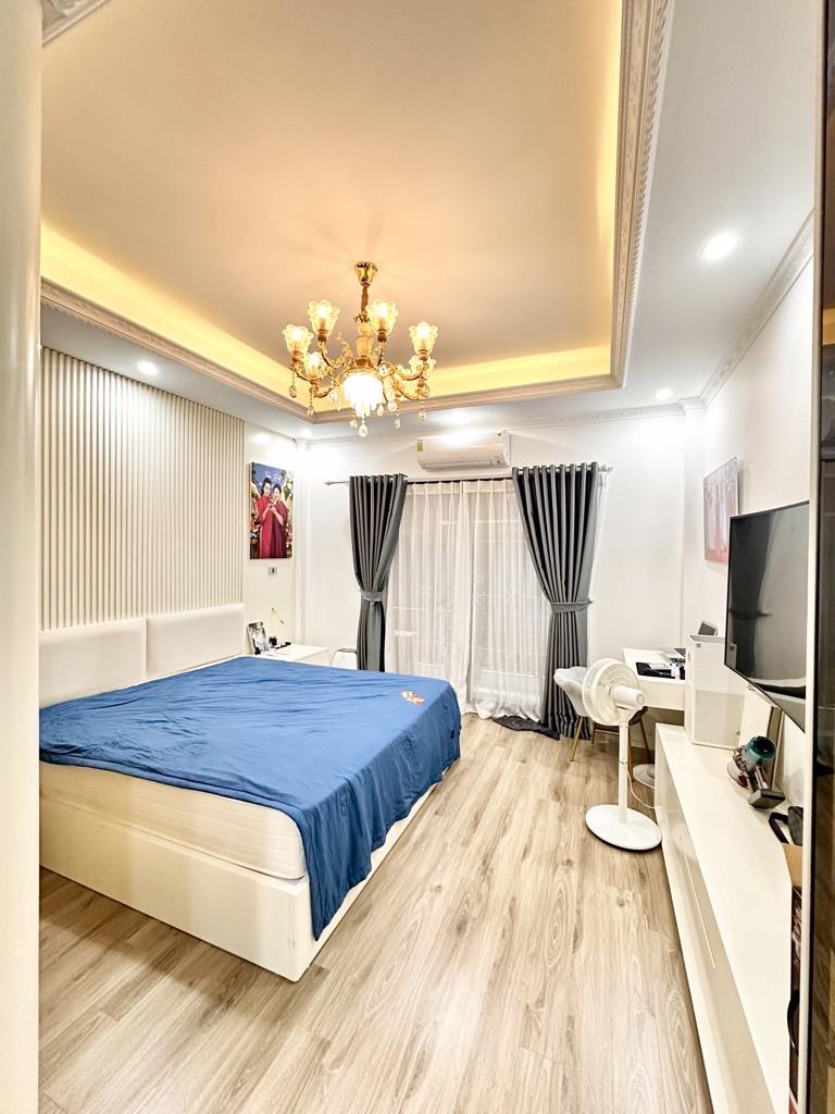 Nhà phố Xuân La 54m2, 6 tầng, thang máy, ô tô đỗ cửa, kinh doanh mọi loại hình