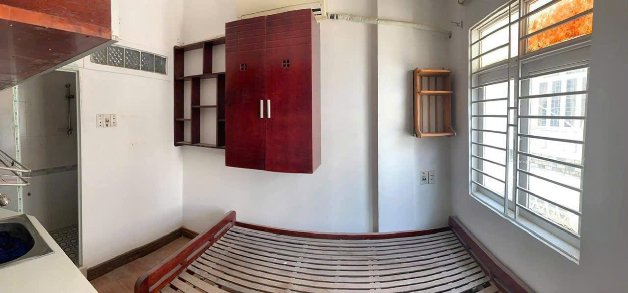 Chủ cần tiền bán gấp NHÀ SÁT QUẬN 1 gần 30m2 6 phòng đang cho thuê 20 triệu tháng