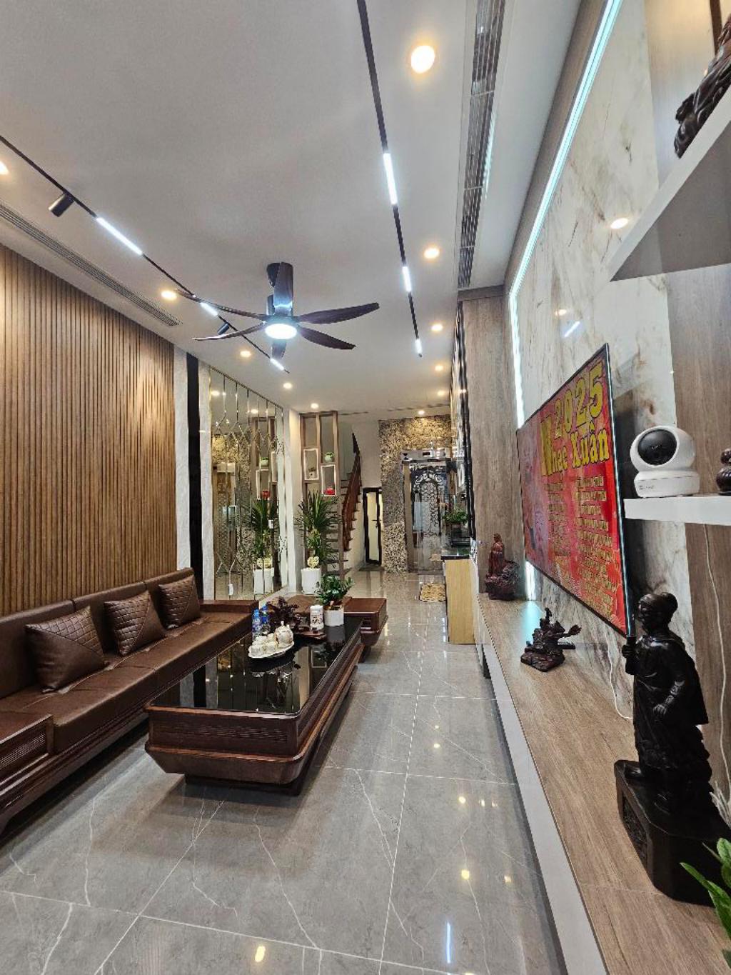 BÁN NHÀ NGUYỄN SƠN-LONG BIÊN, 38M, THANG MÁY, FULL NỘI THẤT, NHỈNH11 TỶ